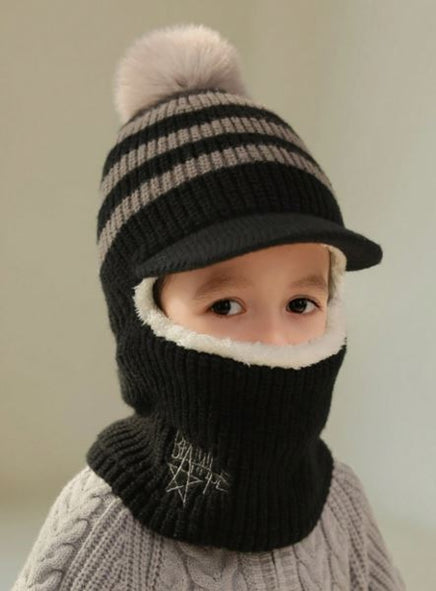 Pasamontañas infantil negro con visera y pompón