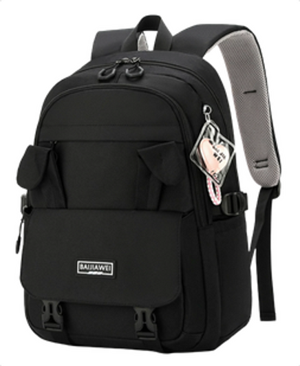 Schwarzer Schulrucksack mit Schlüsselanhänger
