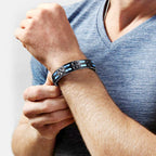 Pulsera de titanio y carbono azul
